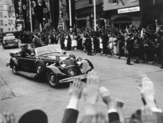 Adolf Hitler arrives in Weimar for the 10th anniversary of the Reichsparteitag